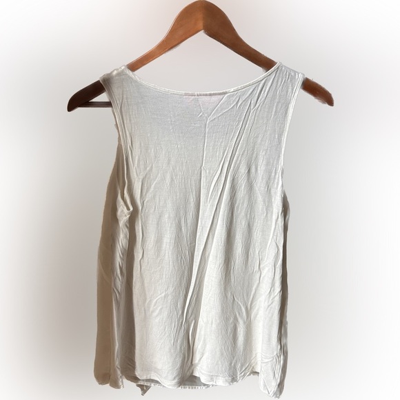 Women’s Top - Picture 2 of 3